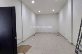 Ruko 2 Gandeng 3 Lantai Bagus Ukuran 4,25x18 SHM Bagus