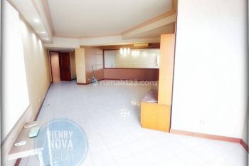 Taman Anggrek Condominium Unit 3+1 BR City View Dijual Cepat