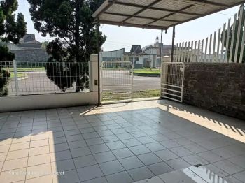 Rumah tinggal singgasana pradana bandung. Disewakan