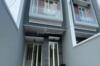 Rumah Design Scandinavian di Manyar tirtoasri, surabaya, Manyar