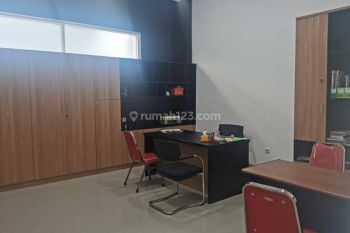 Gedung Di MERR Ir Soekarno Disewakan