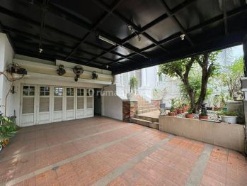 Disewakan Rumah Katamaran indah, PIK 3 Lantai, Furnished & Full Renovasi Sampai