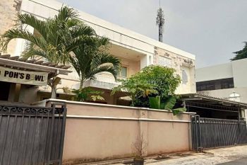 Rumah Dengan Kolam Renang Di Pesanggrahan, Bintaro **