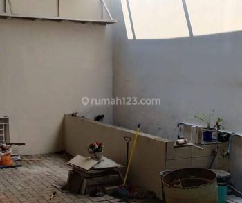 Ruko Dijual Strategis Sangat Bagus di Jalan Holis