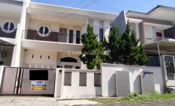 Rumah bagus 2 lantai di bukitsari