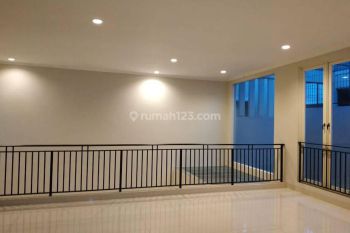 Disewakan Rumah Modern 2 Lantai di Greenwood Araya Malang