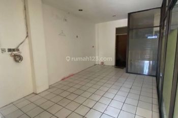 Ruko 4,5 Lantai di Krama Jati, Lokasi Strategis