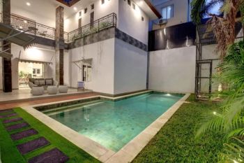 RUMAH SULTAN SELANGKAH KE LAPANGAN RENON BALI