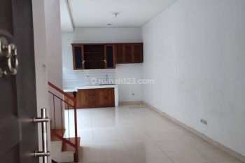 Disewakan Runah Cantik 2 Lantai  bebas Banjir di Bintaro Tangsel