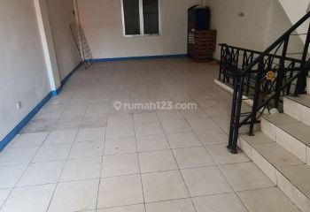 Disewakan Ruko 2,5 Lantai Strategis di Boulevar Hijau Harapan Indah, Bekasi
