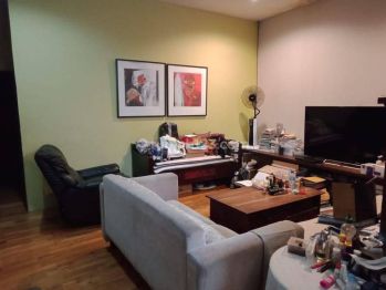 Rumah 2 Lantai di Jalan Tampomas Lokasi Strategis