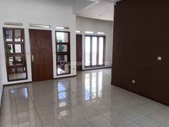 Disewakan Rumah di Setiabudi Regency 251m² 3KT Bagus