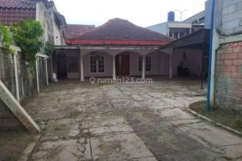 Di Sewakan Rumah di Cilandak - Cocok untuk Kantor & Parkiran Luas