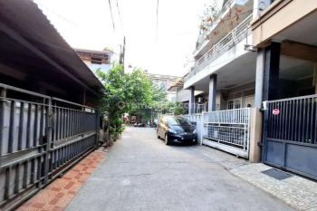 Rumah 1,5 Lantai Dlm Perumahan Grand Galaxy City Bekasi Selatan