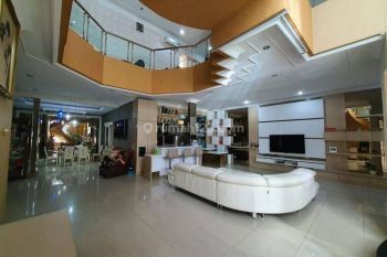 Rumah di Jln. Kelapa Puan Timur Kelpa Gading Jakarta Utara. 2 Lantai SHM Bagus