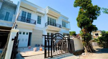 Rumah Dikompleks Perumahan, Kamar Utama Luas, One Gate Syatem, Strategis