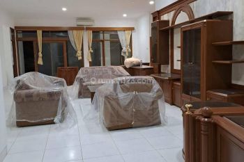 Rumah Mewah Full Furnish di Cluster Hegarmanah Bandung Utara