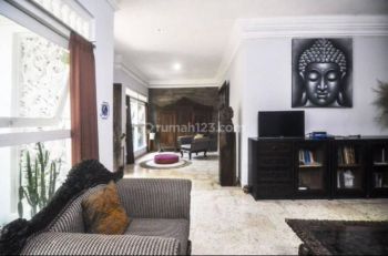 Disewakan Tahunan Rumah 2 + 1 kamar tidur area Renon