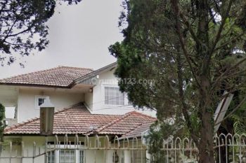 Rumah Dijual Klasik Hitung Tanah di Setiabudi