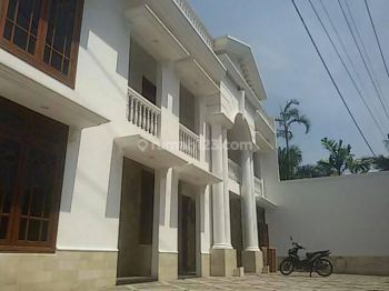 BANGUNAN 2 LANTAI DENGAN PARKIR LUAS DAN STRUKTUR KOKOH BISA UNTUK KANTOR