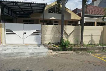 Rumah Surabaya Barat Simpang Darmo Permai Selatan (PT)