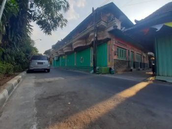 Rumah Kost Plus 5 Unit Kios Dalam Kota Solo