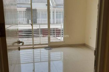 Disewakan rumah 2 Lantai semi furnished Bagus dan murah bangett!