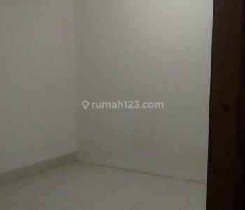 Disewakan Ruko 3 Lantai Bagus Terawat Strategis di Moh Toha