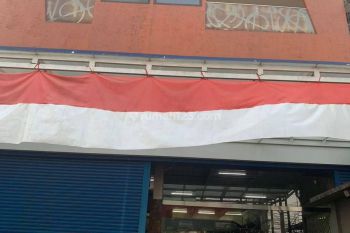 Disewakan/Dijual ruko gandeng 3, 2 1/2 lantai dengan parkiran luas di Jl Ciputat