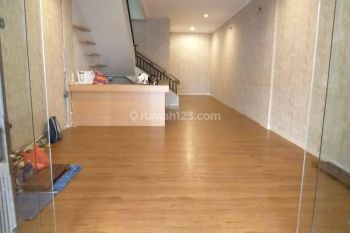 P Lin Disewakan Ruko 5x16 3 Lantai Graha Boulevard Gading Serpong