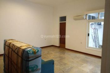 Rumah Semi Furnished, 1 Lantai, dekat Senopati, Cocok untuk Kantor