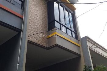 Rumah Baru Bebas Banjir Di Tanjung Duren(TD184)