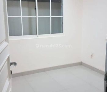 Disewakan Rumah 2 Lantai di Jl Green Lake City