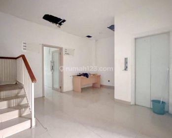 Mini Building Murah Dan Strategis di Jalan Kapten Tendean