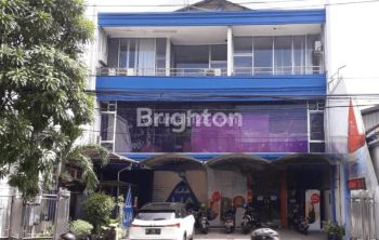 GEDUNG SIAP PAKAI DI NGAGEL JAYA, 3.5 LANTAI COCOK UNTUK SEGALA USAHA