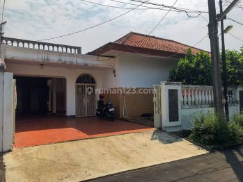 Rumah di Cinere lokasi nyaman Dan tenang