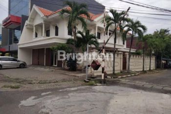 RUMAH RAYA GAYUNGSARI STRATEGIS COCOK UNTUK USAHA ATAU KANTOR