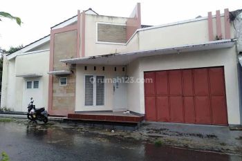 Disewakan Rumah Cantik Modern Minimalis Yang Nyaman Huni