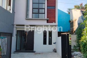RUMAH 2 LT MODERN MINIMALIS BARU GRESS DI WIGUNA SURABAYA DEKAT UPN, POLTEK DAN