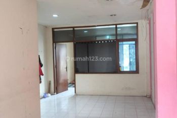 Ruko di kota full 3 lantai di jalan Lengkong besar mainroad