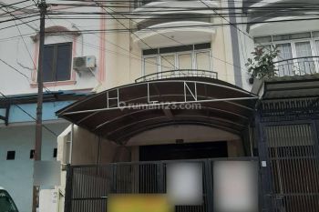 Rumah pinggir jalan di Tomang lokasi strategis(TM46)