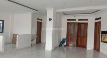 Disewakan Ruko 2 lantai di Jl. Raya Jatiwaringin - Pondok Gede Bekasi