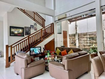 Rumah Semi Villa Royal Residence Furnish Kayu Jati