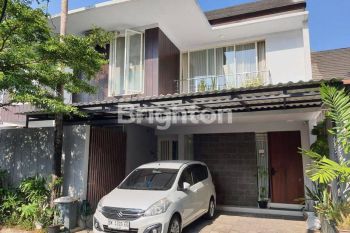 RUMAH 2 LANTAI MODERN MINIMALIST KAWASAN PERUMAHAN ONE GATE SYSTEM DENPASAR ROAD