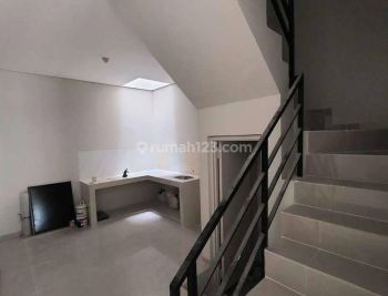 Rumah Baru Siap Huni Strategis Di taman Ratu(TR104)