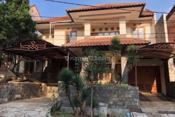 Disewakan rumah asri 2 lantai di komplek PRV gegr kalong