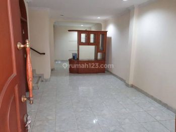 Dijual Rumah di Taman Palem Lestari, Cengkareng, Jakarta Barat