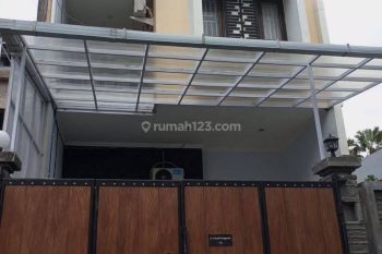 Disewakan Rumah 2 Lantai Semi Furnished SHM di Panjer, Denpasar