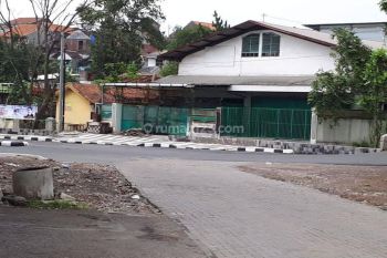 Gudang di Semarang Barat.