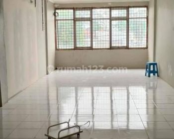 Ruko di Ruko Pegadungan Kalideres 60 m SHM Bagus Pinggir Jalan Raya